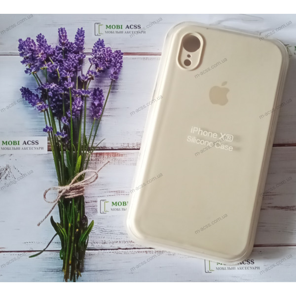 Силіконовий чохол iPhone XR з мікрофіброю, матовий, молочного кольору.